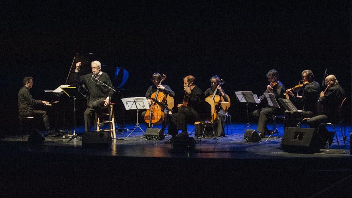 El veterano cantautor de Tàrrega Xavier Ribalta presentó el sábado los temas de su nuevo disco.
