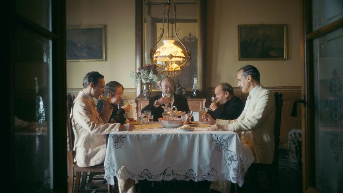 Los protagonistas de la miniserie, dirigida por Sílvia Munt.