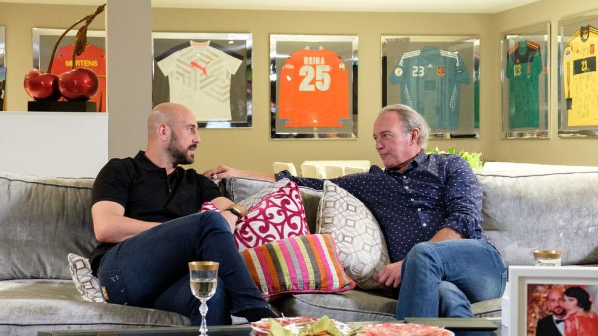 Pepe Reina recibe a Bertín
