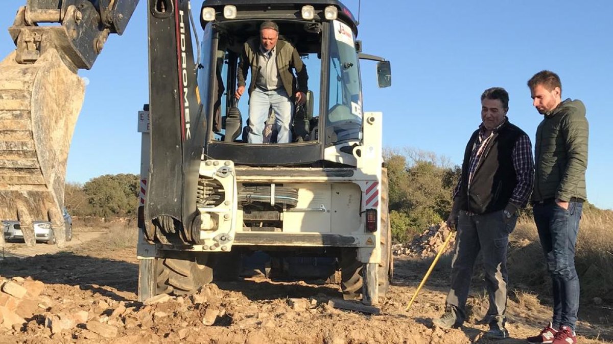 Obras de reparación en la red de agua de Montoliu de Segarra.