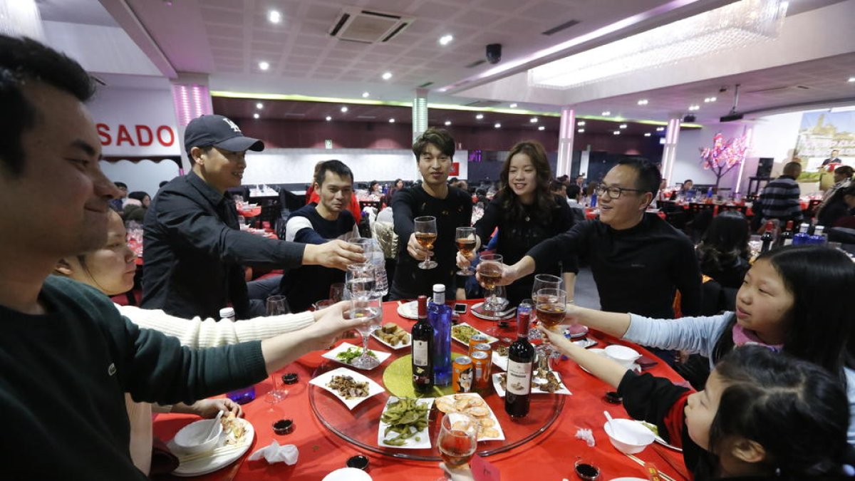 Chinos se reunieron ayer por primera vez para celebrar el nuevo año como comunidad.