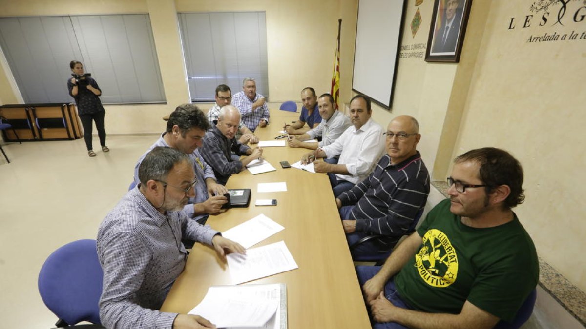 La reunión celebrada ayer en el consell de Les Garrigues.