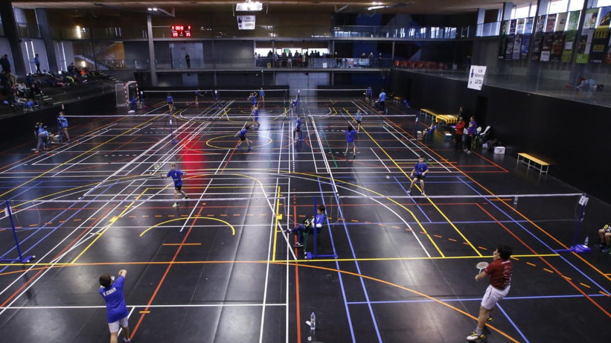 Una vista general de los partidos que se disputaron el domingo en el pabellón Juanjo Garra.