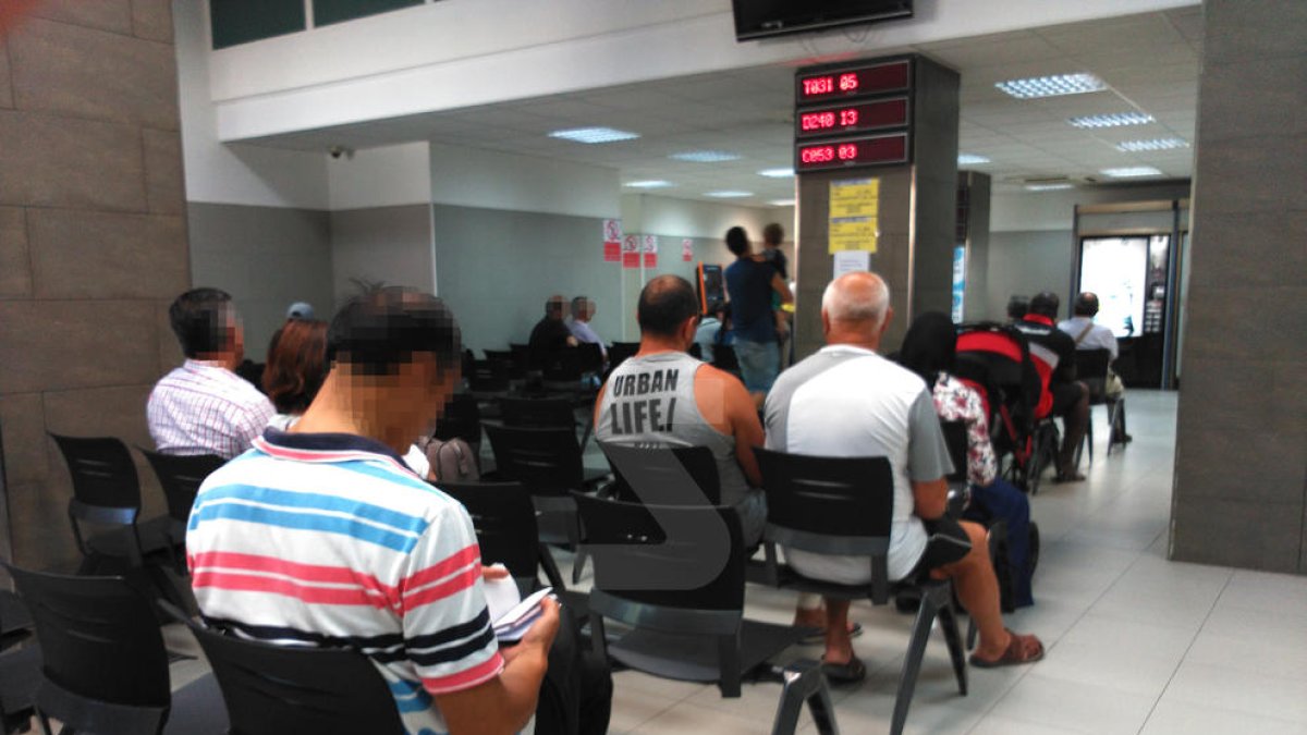 Fins a dos mesos d'espera per renovar el DNI a Lleida