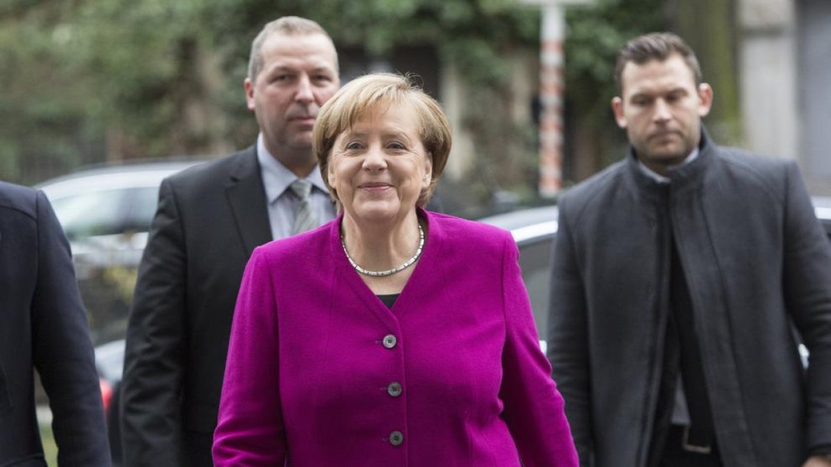 Angela Mewrkel a su llegada a la reunión con Schulz.