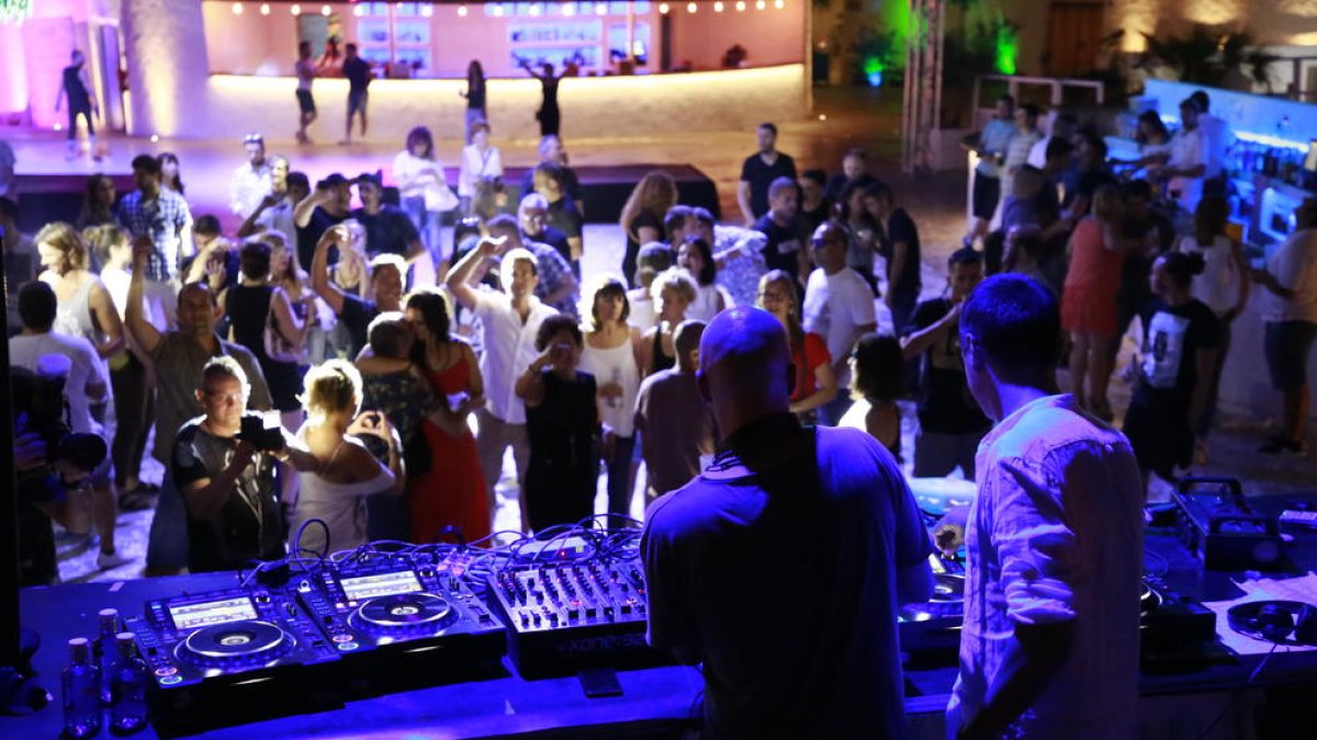 Imatge d’una activitat solidària a la discoteca Biloba diumenge passat.