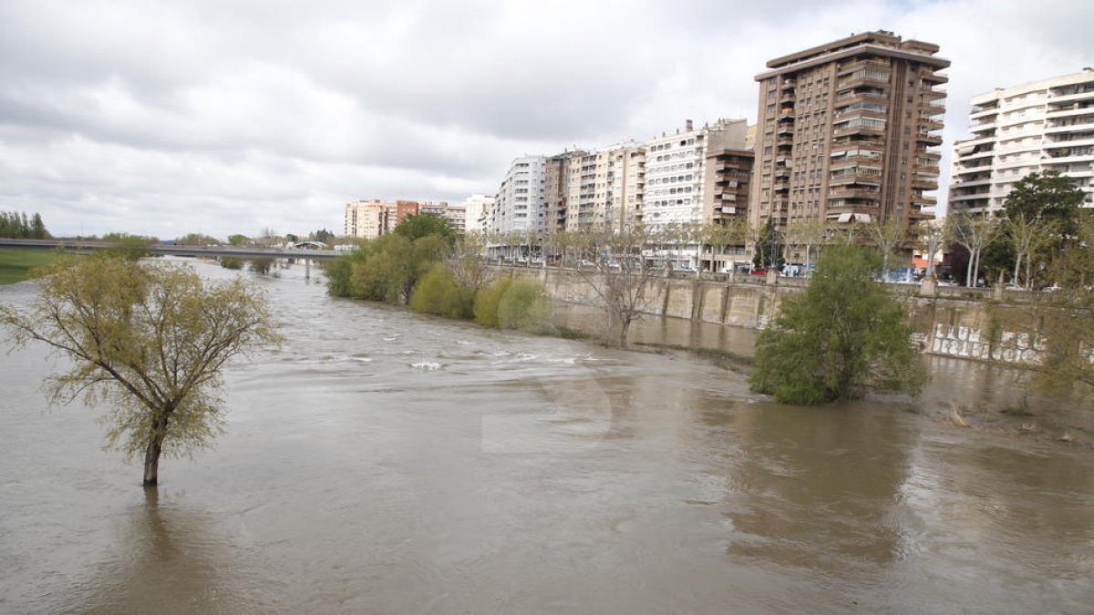 El temporal deja más de 80 litros de lluvia y medio metro de nieve nueva en el Pirineo