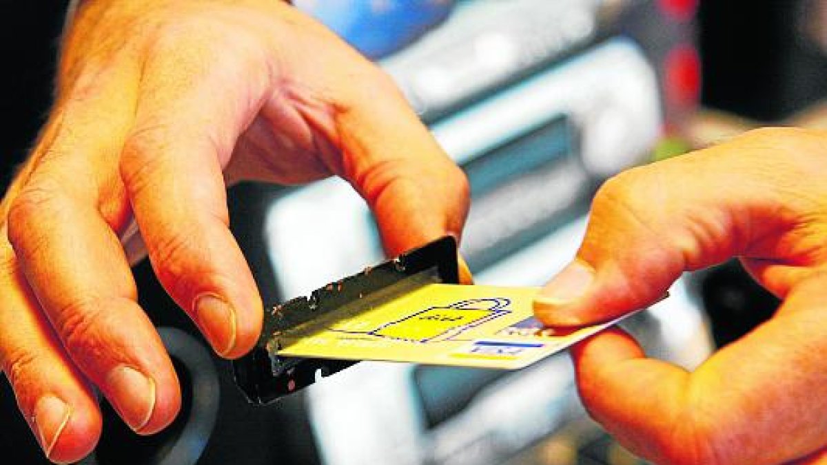 Imatge d'arxiu d'un dels sistemes per clonar targetes bancàries.
