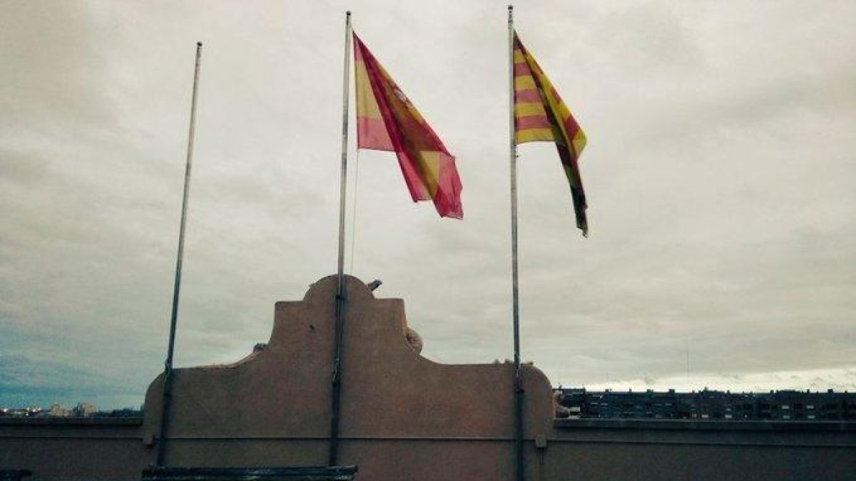 Polèmica per no reposar la bandera de la ciutat