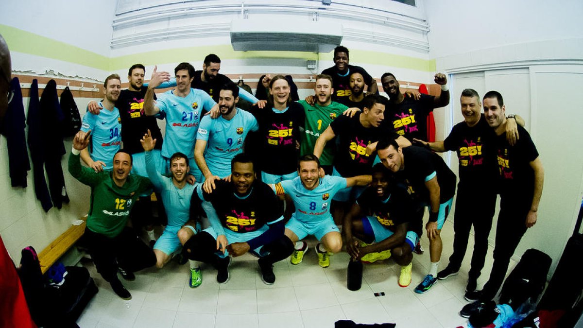 La plantilla del FC Barcelona celebra la conquista de la Liga la pasada semana.