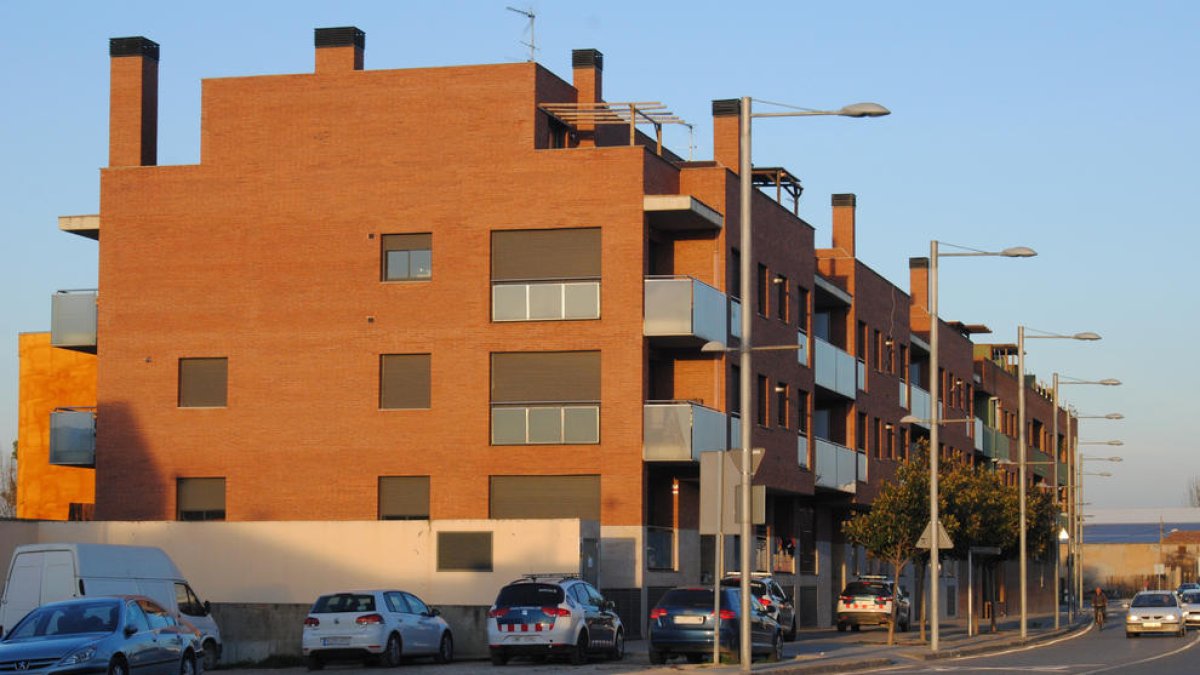 Bloque de El Trenquet de Mollerussa en el que se han comprado viviendas.