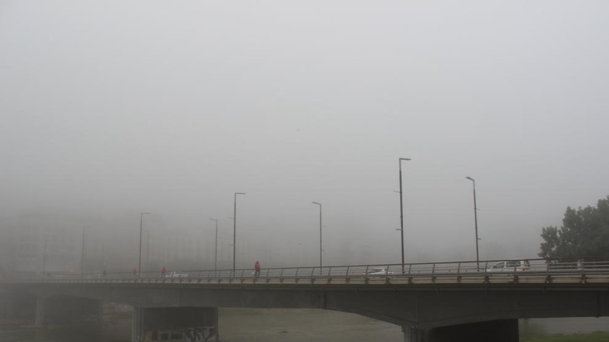 Niebla ayer por la mañana en Lleida ciudad.