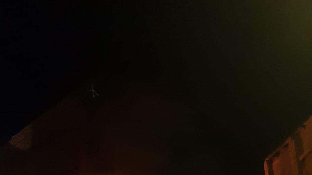 Imagen de las llamas generadas por el incendio.