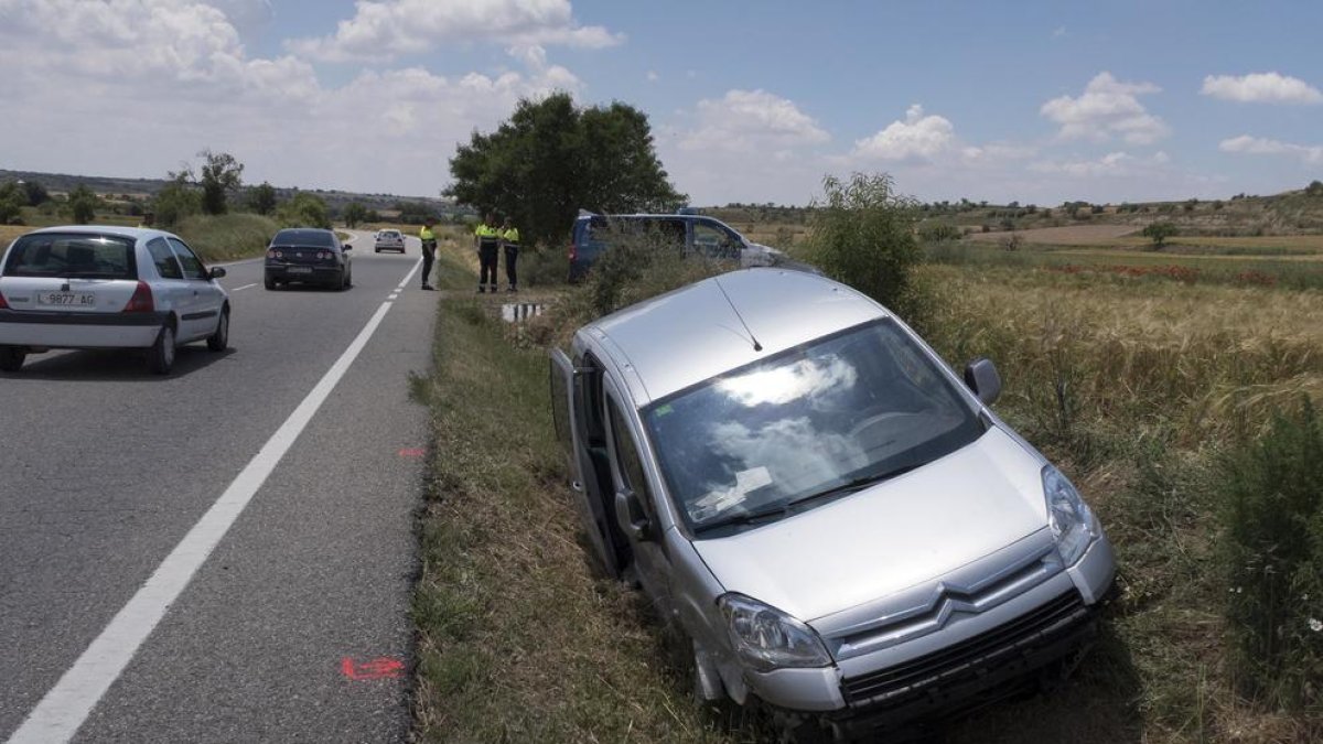 Imatge del vehicle sinistrat a Tarroja de Segarra.