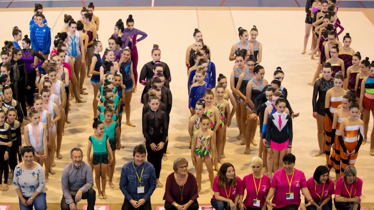 Algunas de las participantes en el Trofeu de Rítmica de Almenar.