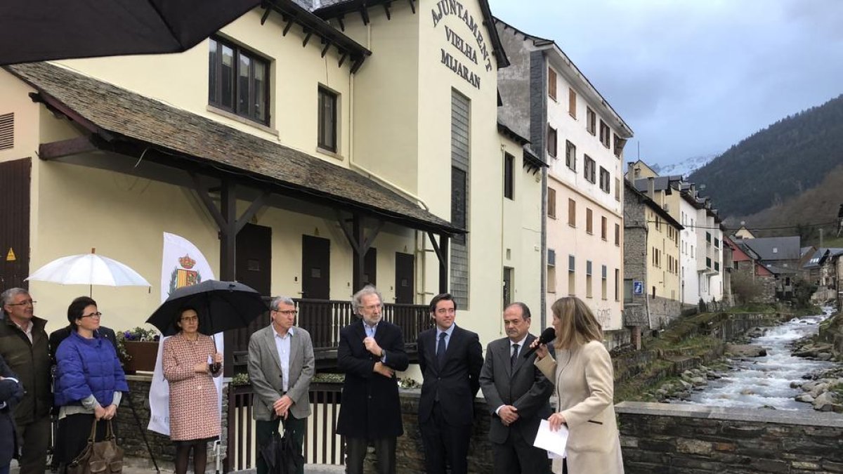 La inauguración de la iluminación del río Nere en Vielha.