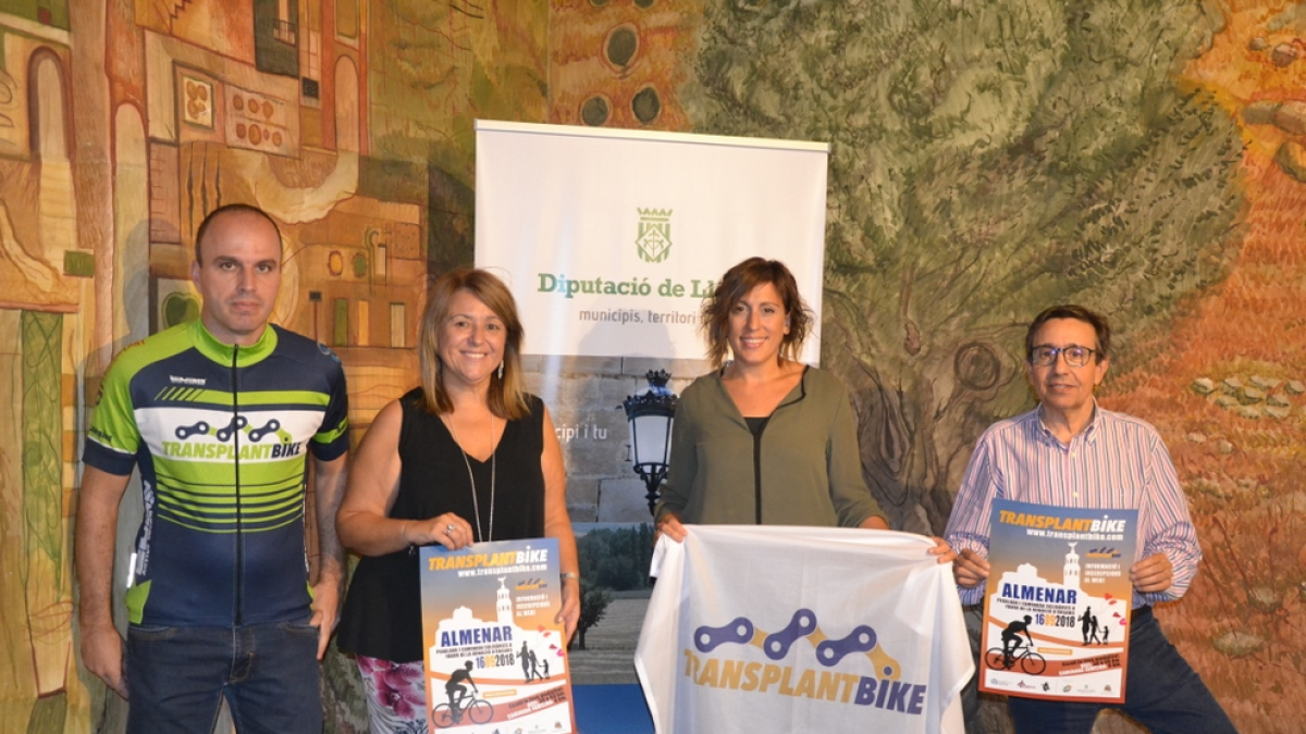 Organitzadors i la vicepresidenta provincial Rosa Pujol ahir durant la presentació de l’activitat.