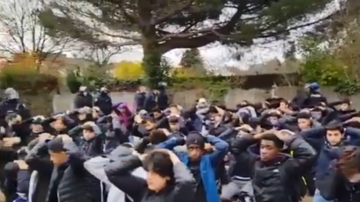 Captura d’imatge del vídeo dels estudiants arrestats.