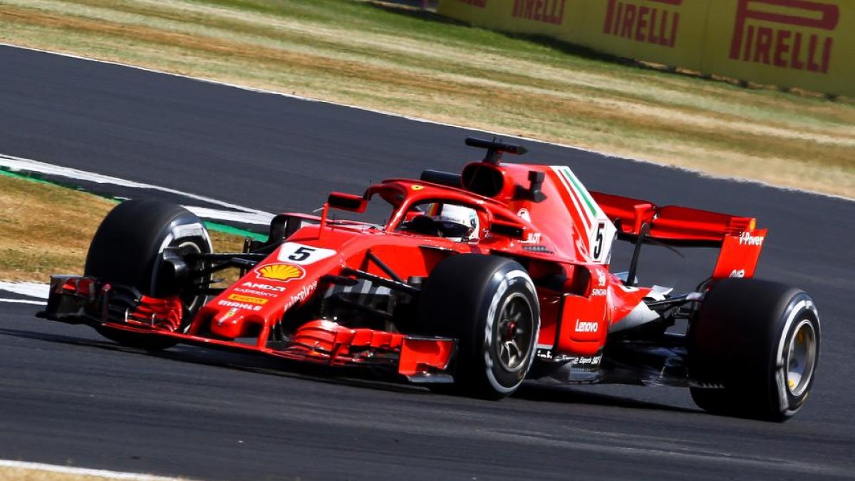 Hamilton domina los libres en Silverstone
