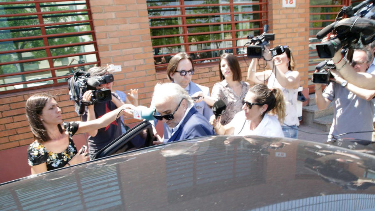 El pare de la Nadia surt de la presó