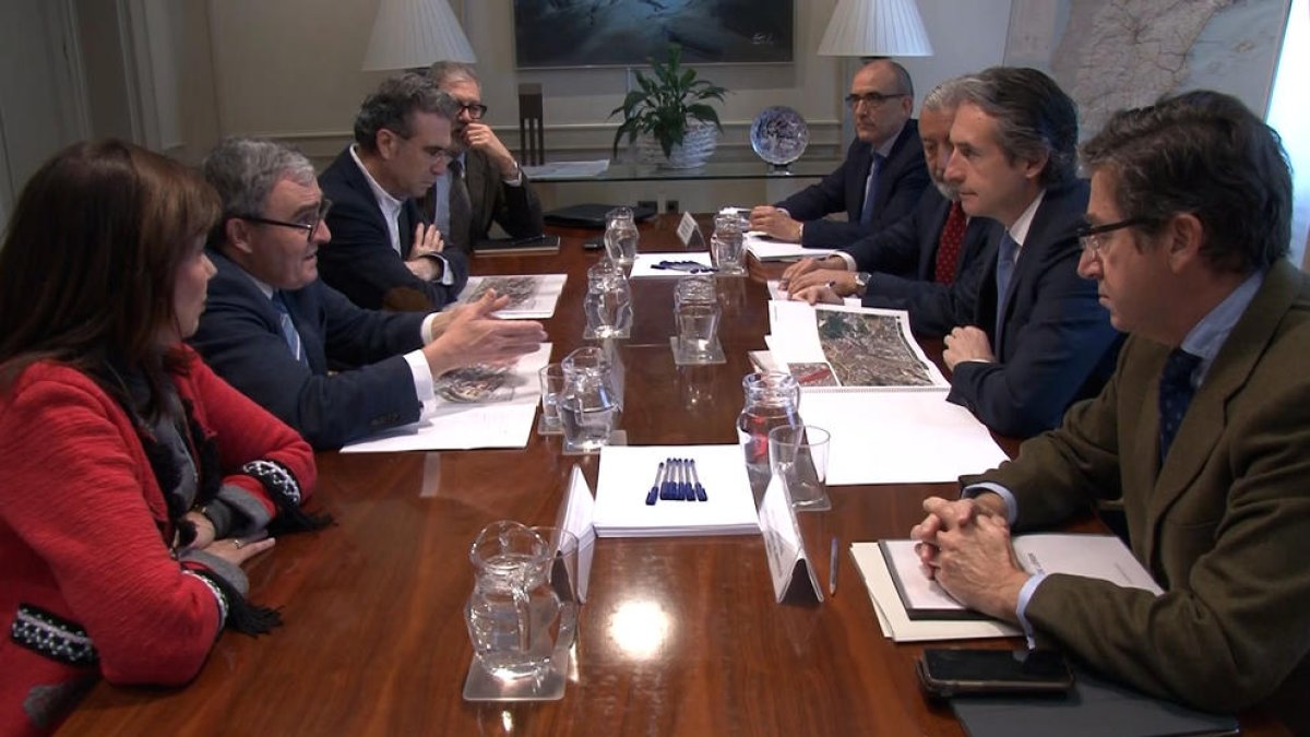 Imagen de la reunión de los representantes de la Paeria con Fomento celebrada ayer en Madrid.