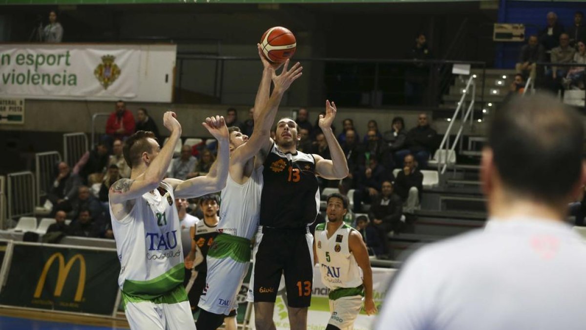 Stutz, en una acción del partido de ayer en Castellón.