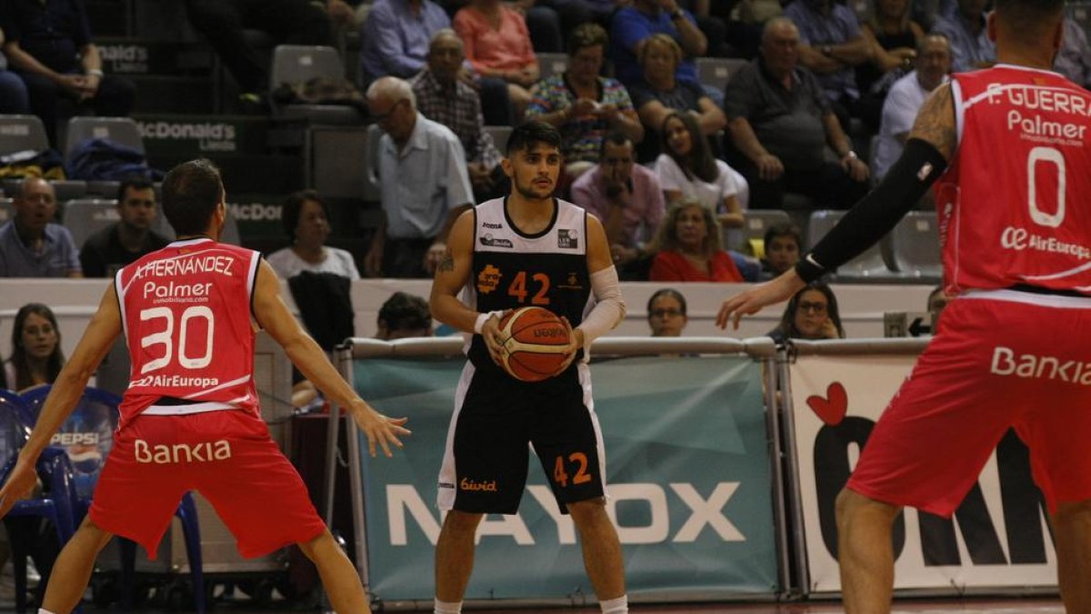 Una acció del partit entre el Força Lleida i el Palma, que es va jugar a la primera jornada de Lliga.