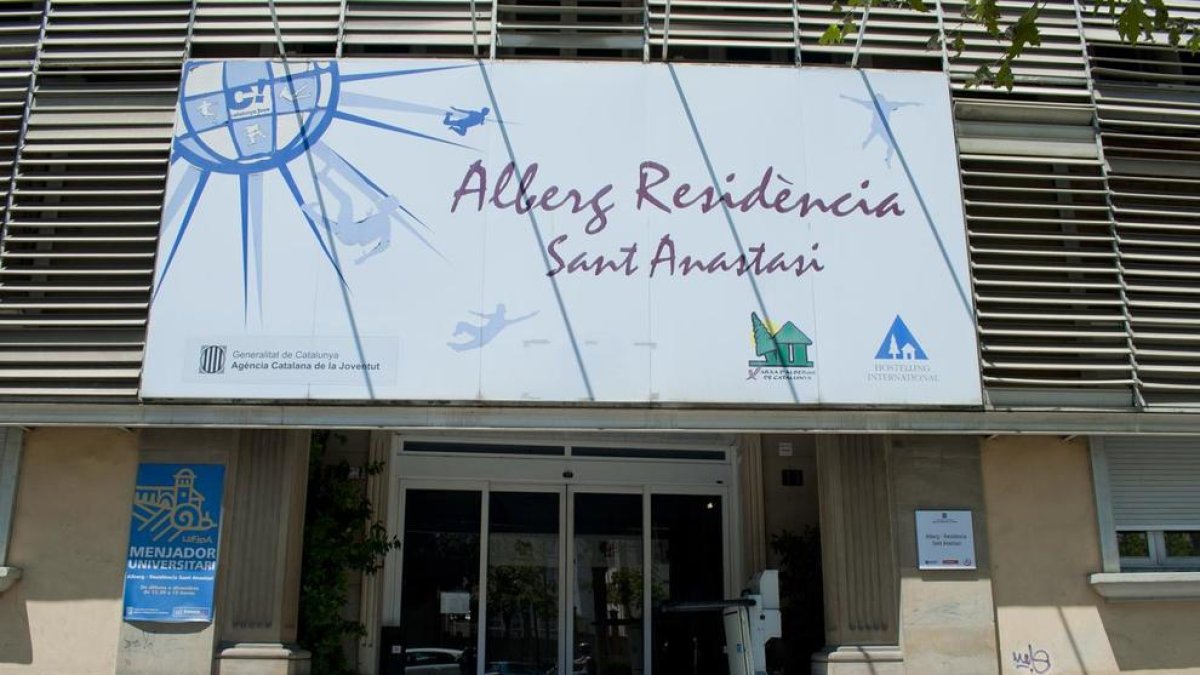 L’alberg residencia està situat a la rambla d’Aragó.