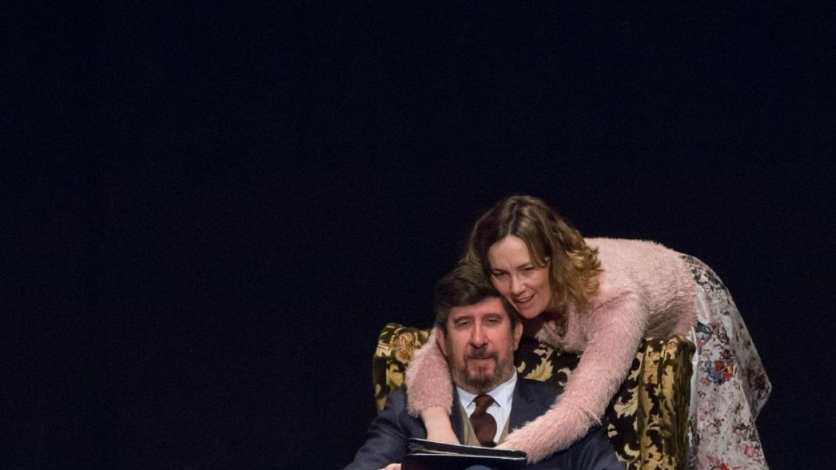 Dos dels intèrprets de ‘Casa de nines’, de L’Agropecuària.