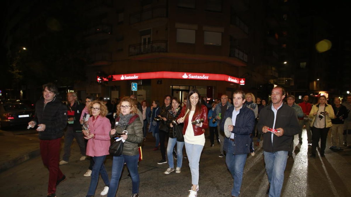 Una ‘cassolada’ en el barrio del Escorxador de Lleida, el pasado mes de noviembre.