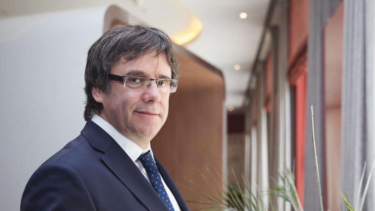Puigdemont avala una reunió de Sánchez i Torra i titlla d'