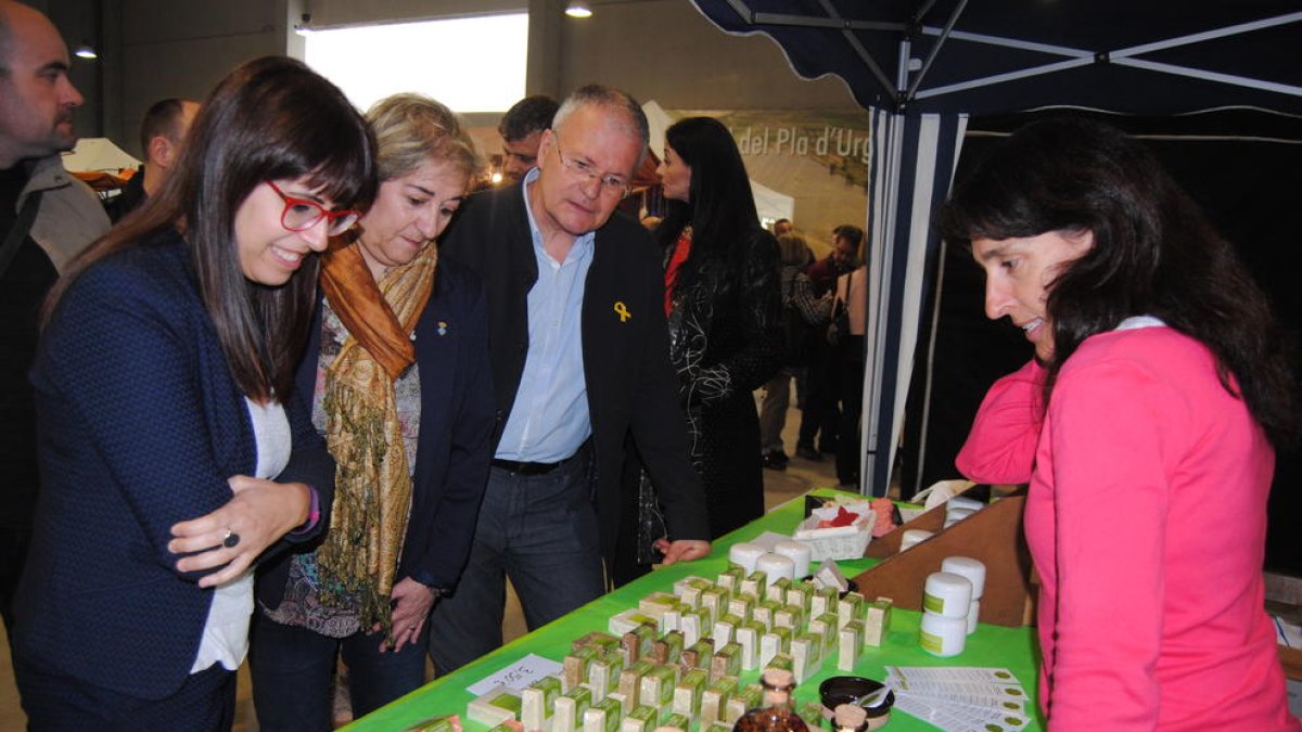 Las autoridades visitaron el certamen.