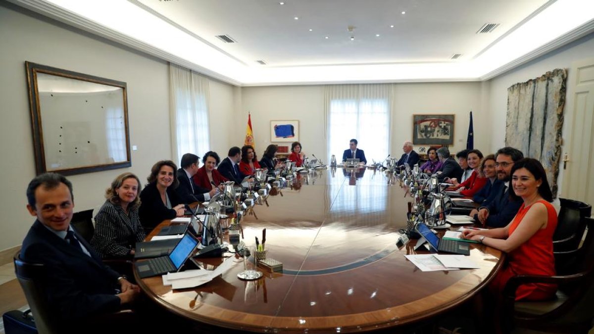 Sánchez demana als seus ministres mesures que respectin l'estabilitat pressupostària