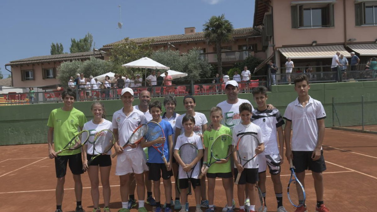 Albert Costa impartió un clínic a alumnos de la escuela del club.