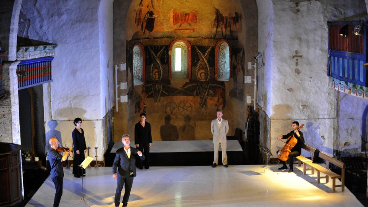 Un momento de la actuación de Mal Pelo ayer en el festival Dansàneu.