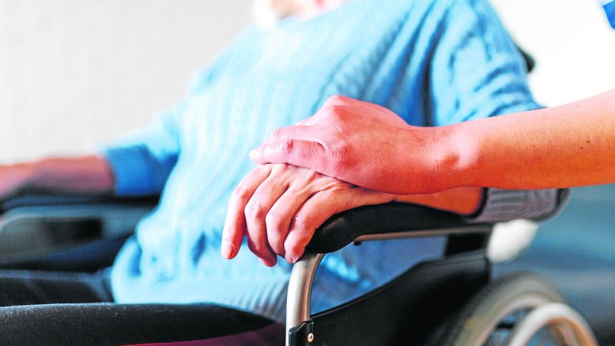 Veinte denuncias en un año en Lleida por malos tratos a mayores en sus casas