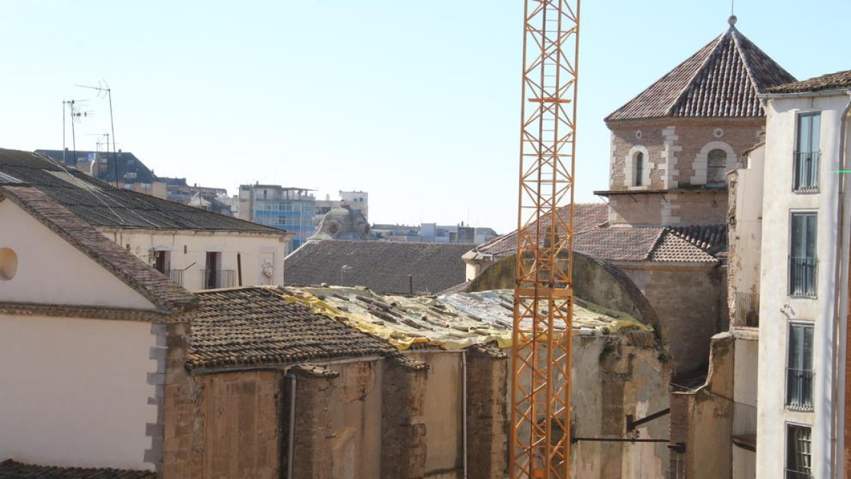 El tejado de la iglesia del Dolors, en pleno proceso de reparación y rehabilitación.