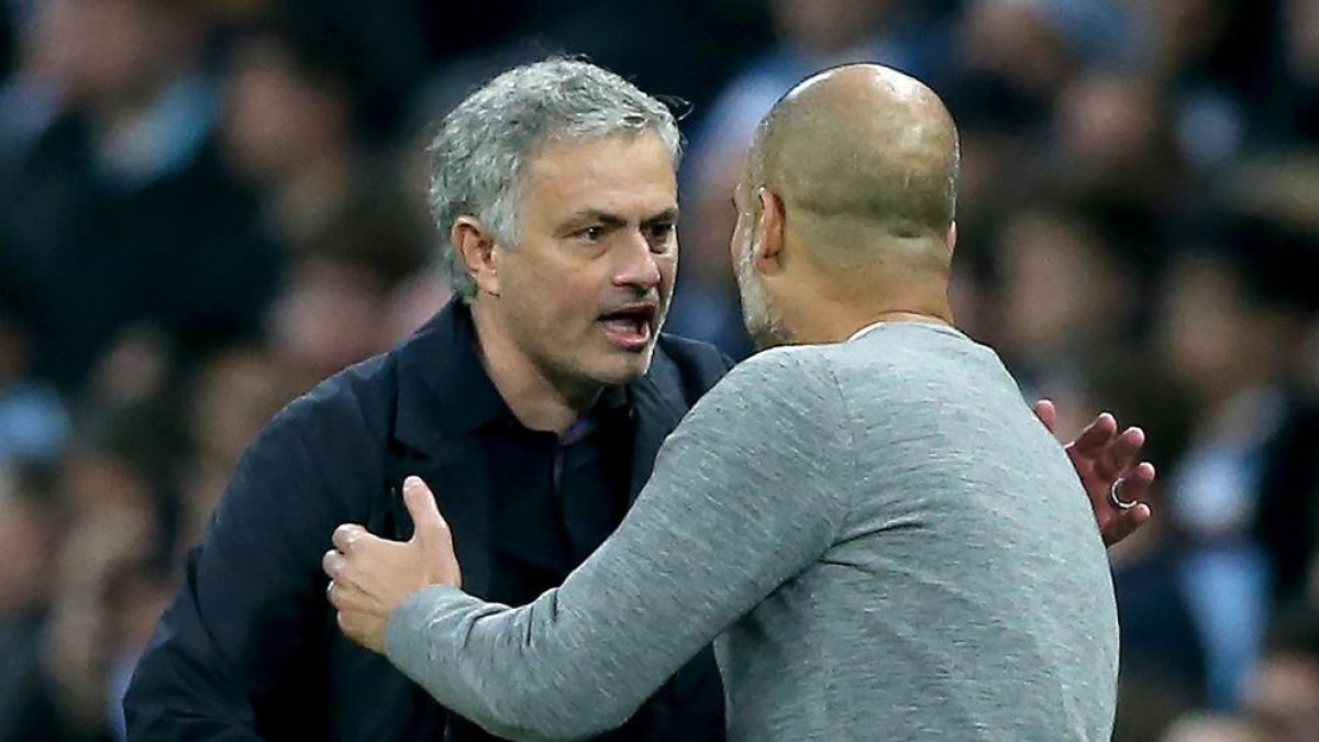 El United retrasa el ‘alirón’ del City