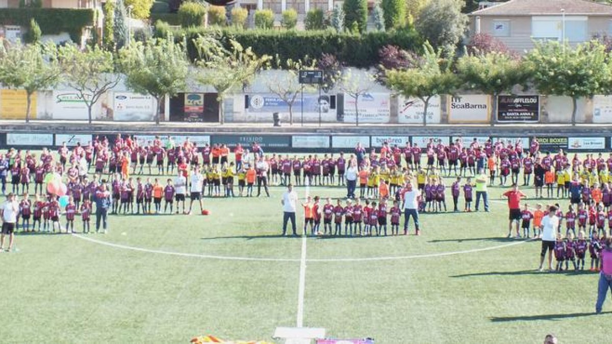 La UE Tàrrega presenta els 400 jugadors que competeixen aquesta temporada en 22 equips