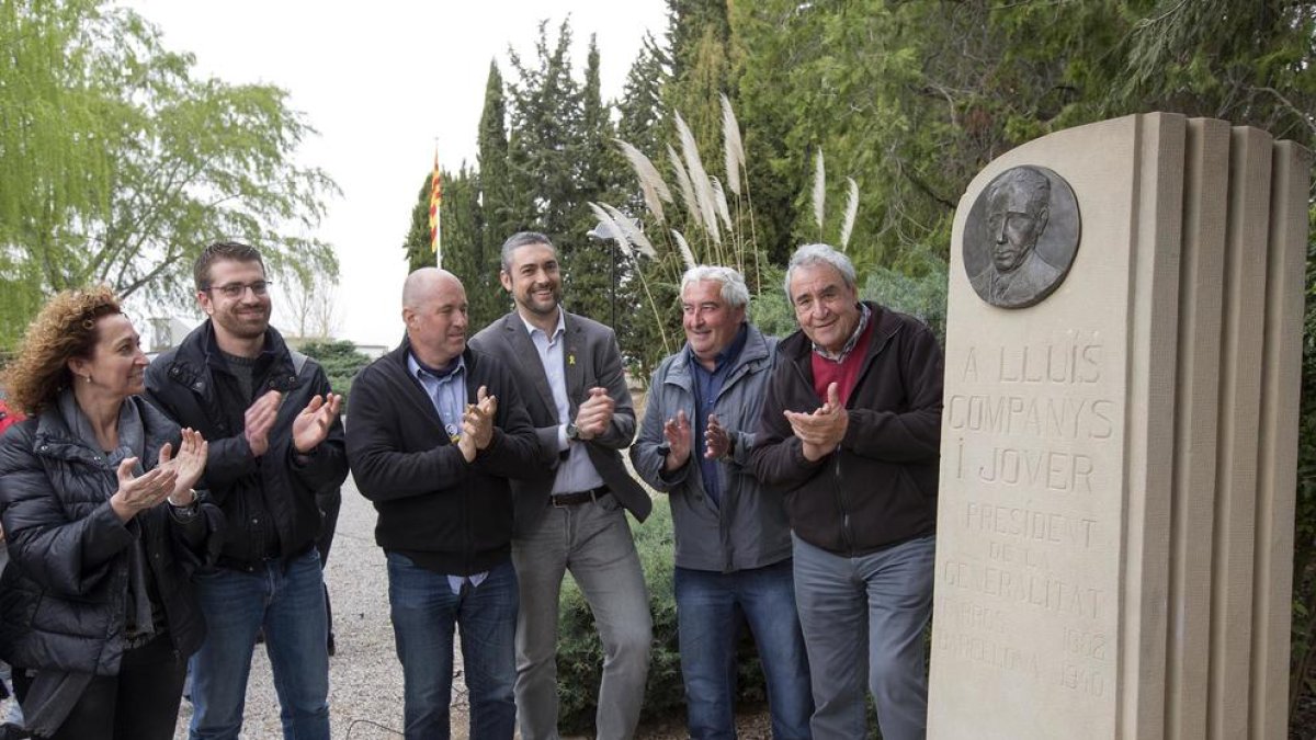 Dirigents d’ERC en l’acte de restitució del medalló de Lluís Companys al Tarròs.