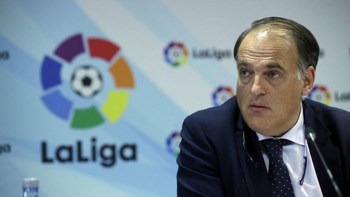 Tebas con incontinencia verbal.