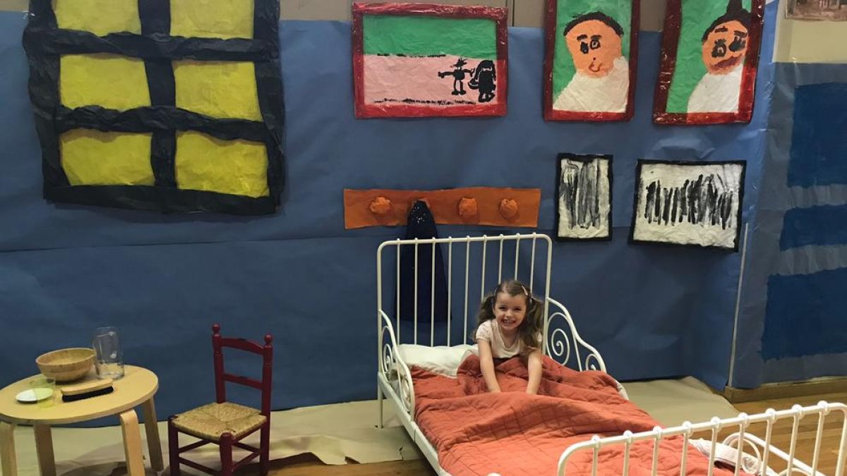 Una de las alumnas de Educación Infantil, durante la jornada de clausura del ‘Viatjant amb l’art’