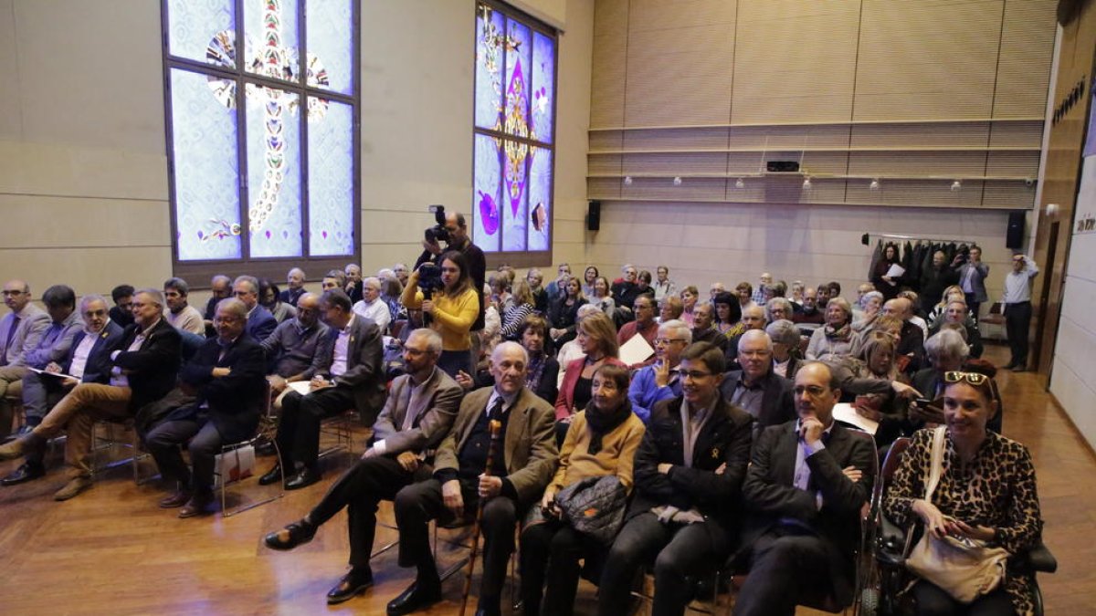 La UdL acogió ayer el homenaje a los alumnos más mayores y jóvenes de las Aulas de Extensión Universitaria.