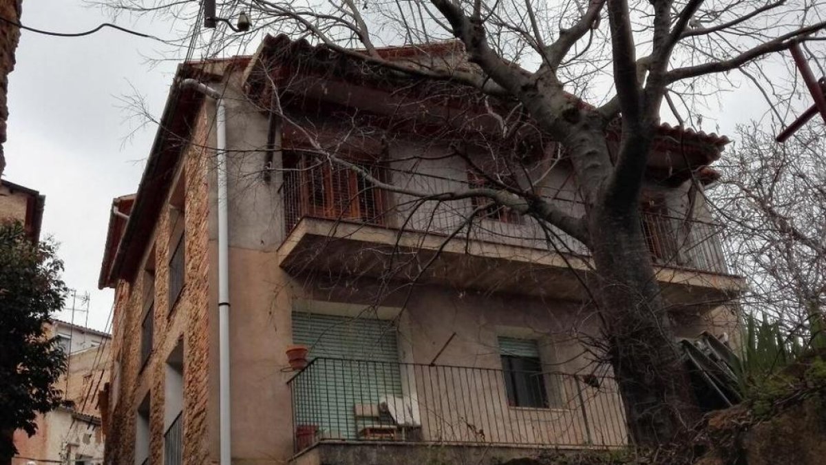 Una casa d'Àger a subhasta