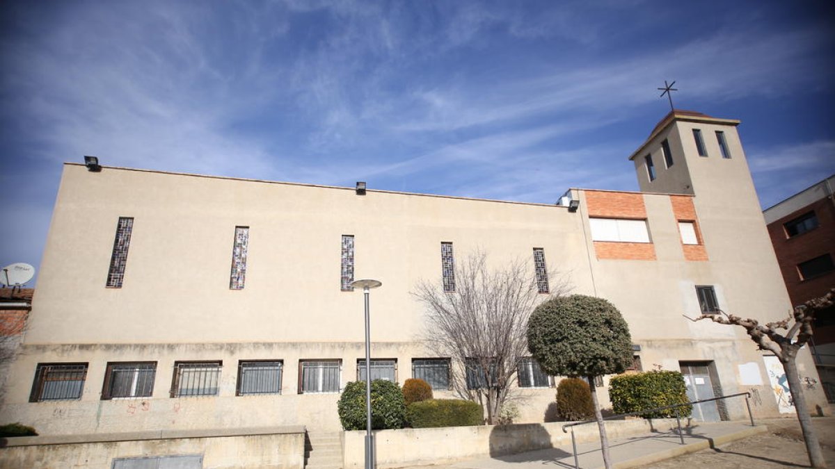 Retiren les pertinences i faran el Cau a l’aire lliure - Els escoltes han optat per començar a retirar les pertinences de l’històric local i, mentre busquen una solució definitiva al problema, traslladaran a partir de dissabte les activitats ...