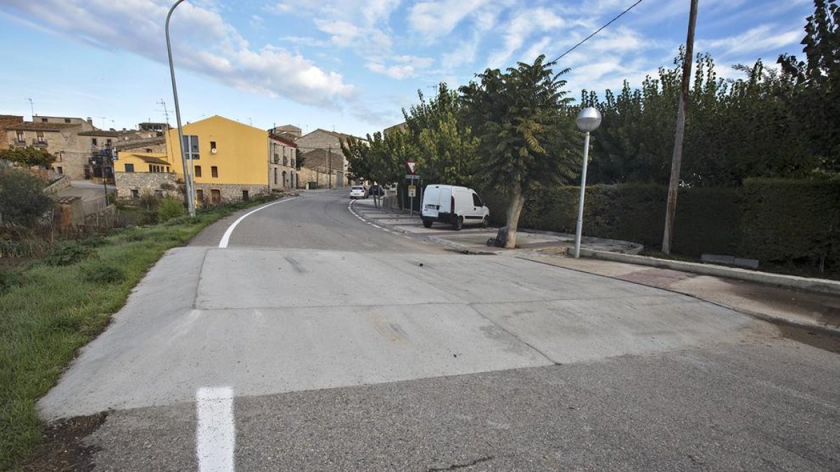 Uno de los resaltes de cemento que se han instalado.