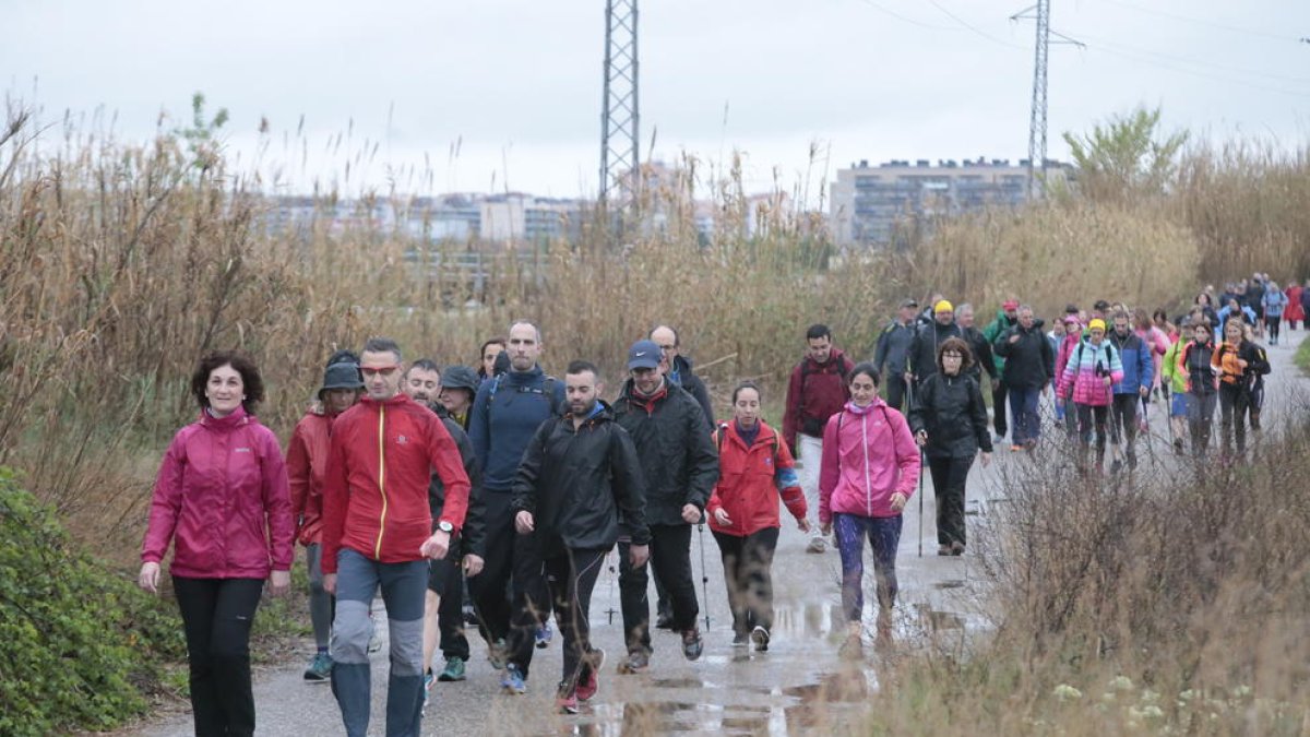 Cientos de personas participaron en la décima edición de esta popular marcha por el Segrià.