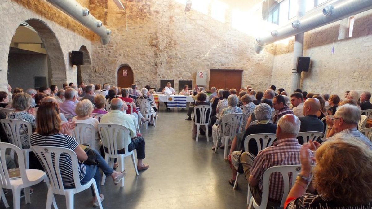El Talladell presenta su nuevo escudo en la fiesta del séptimo aniversario de la EMD