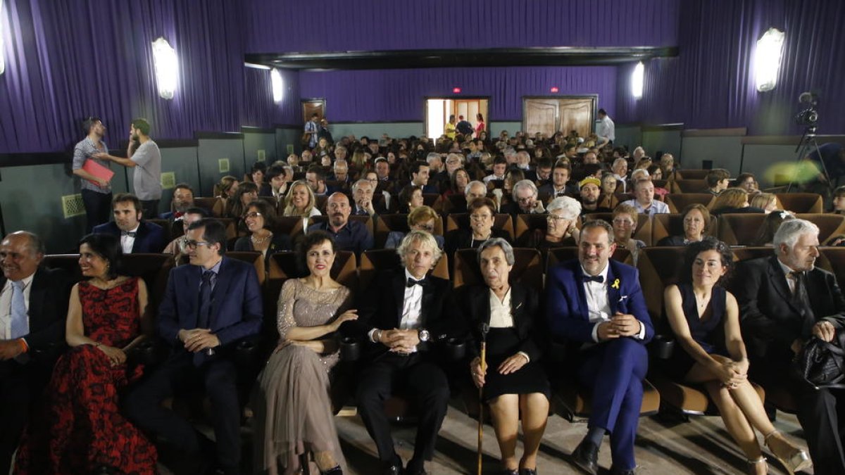 Calleja, acompanyat per les autoritats a la inauguració del cine Kursaal de Penelles.