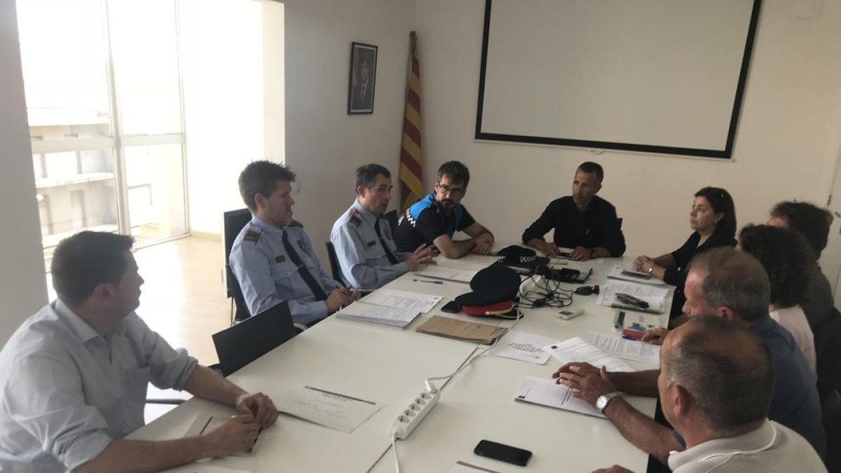 Reunión ayer de la Junta Local de Seguridad de Alcarràs, sin la presencia de la Guardia Civil.